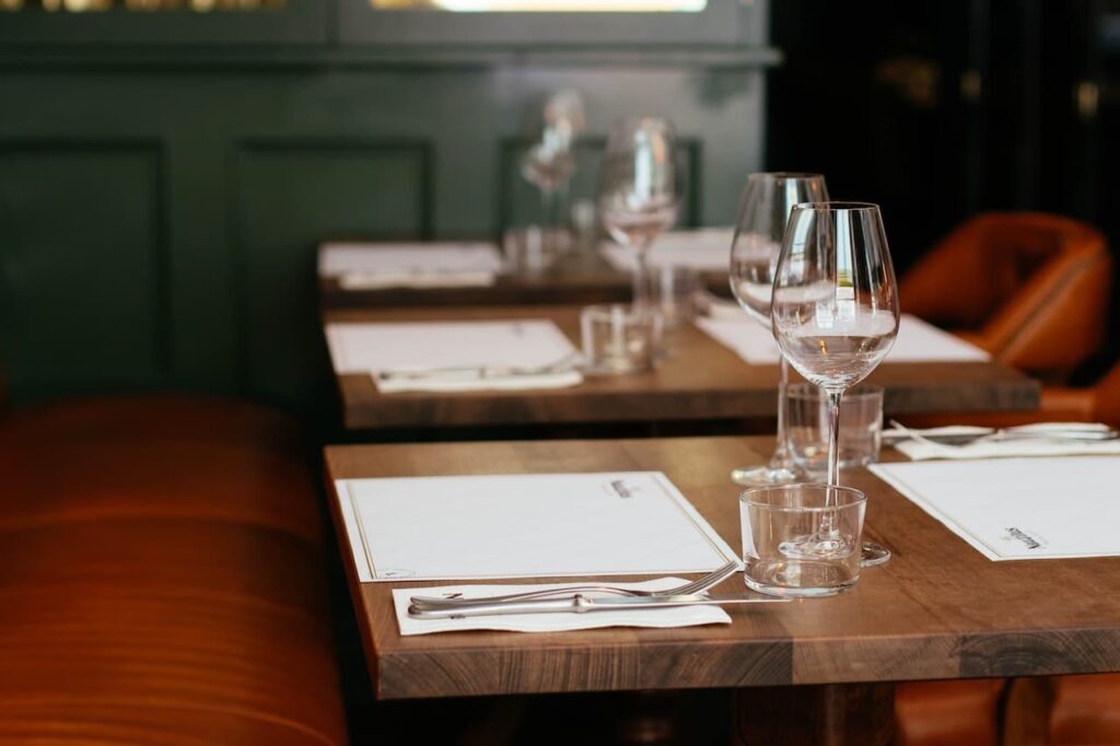 How to Determine the Perfect Restaurant Table to Table Distance